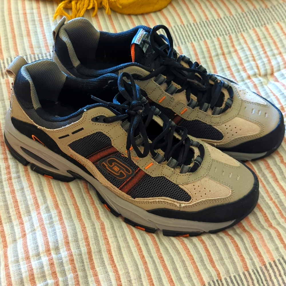 **Never Worn** Men's Sketchers Sneakers